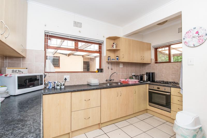 To Let 4 Bedroom Property for Rent in Meadowridge Western Cape